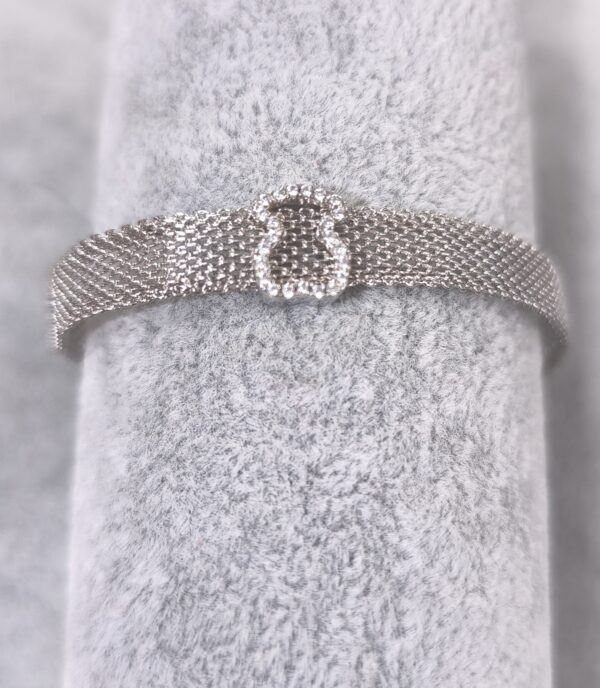 Pulsera plateada de rejilla con oso