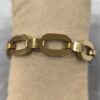 Pulsera dorada de eslabones grandes