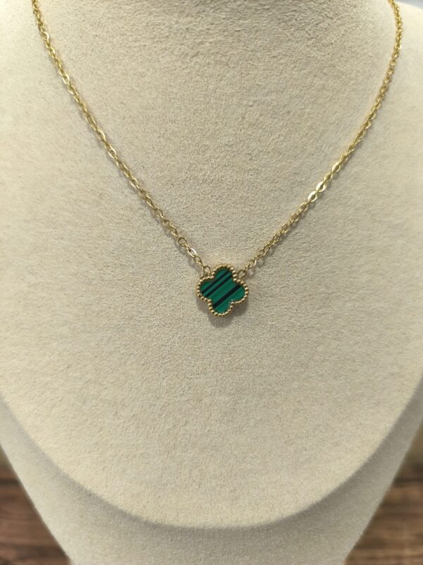 Collar de trébol pequeño verde