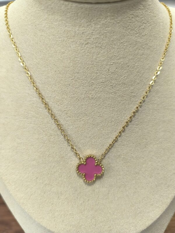 Collar trébol mediano rosa