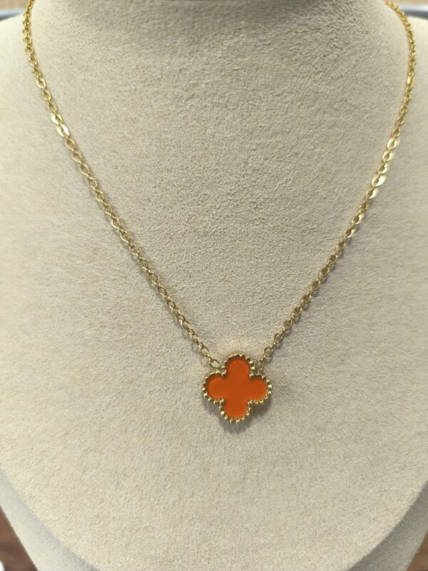 Collar trébol mediano naranja