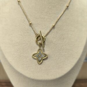 Collar de trébol dorado y con brillantes