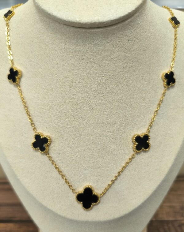 Collar siete tréboles negros