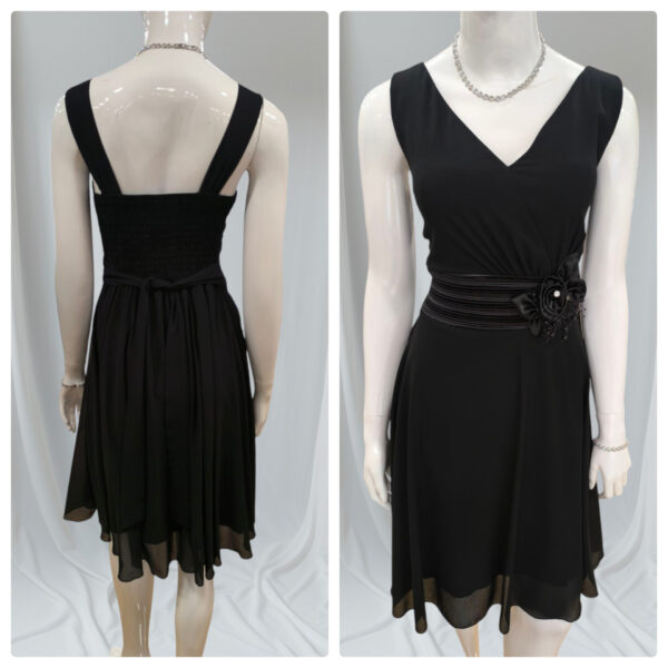 Vestido con cinturón negro