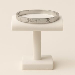 Pulsera plateada con nombre CC