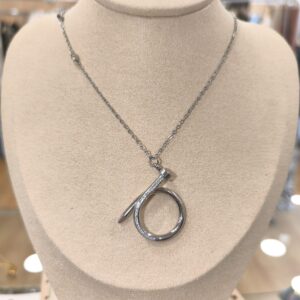 Collar plateado de clavo