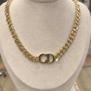 Collar de eslabones dorados con iniciales