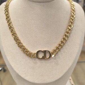 Collar de eslabones dorados con iniciales
