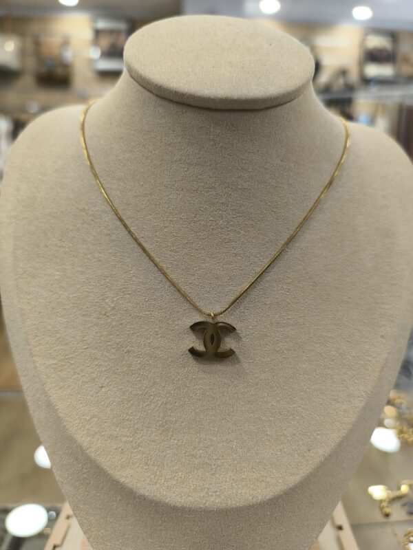 Collar dorado doble C