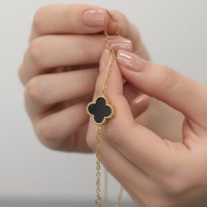 Pulsera trébol negro