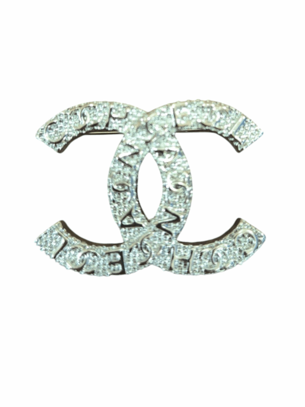 Broche plateado
