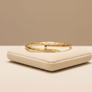 Pulsera clavo dorado