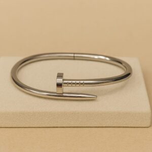 Pulsera clavo plateada